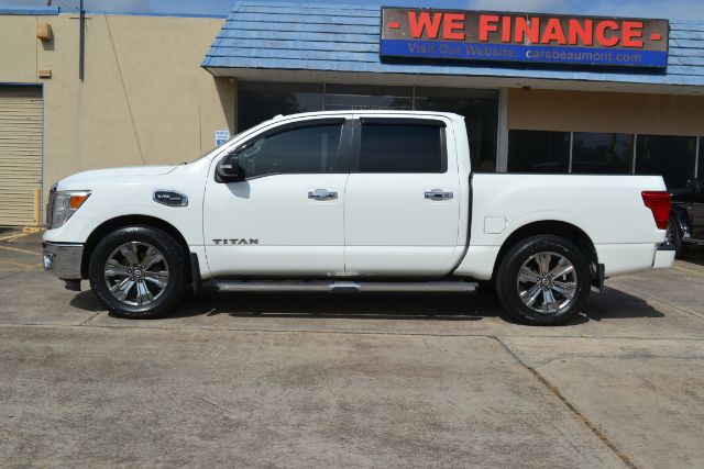 2017 Nissan TITAN SV 562554