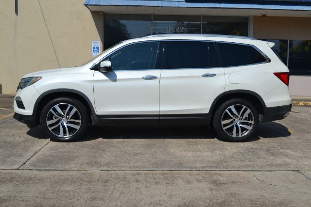 2017 Honda Pilot Elite 023965