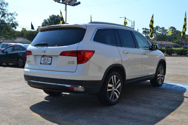 2017 Honda Pilot Elite 023965