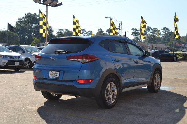 2017 Hyundai Tucson SE 467411