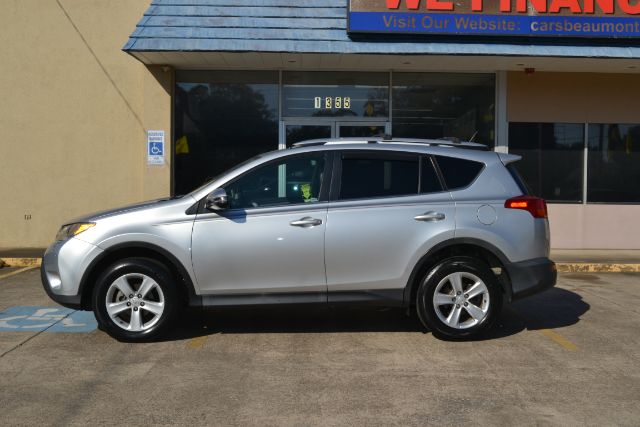 2014 Toyota RAV4 XLE 090485