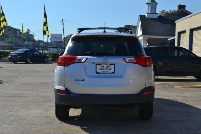 2014 Toyota RAV4 XLE 090485