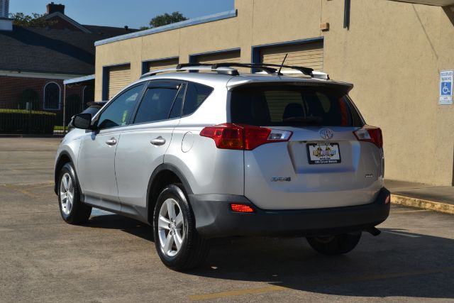 2014 Toyota RAV4 XLE 090485