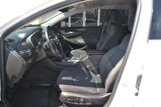 2018 Chevrolet Malibu 1LT - Photo 9