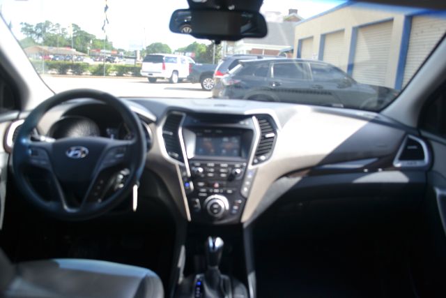 2018 Hyundai Santa Fe SE - Photo 14