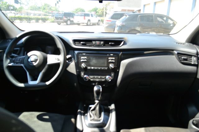 2017 Nissan Rogue Sport SV - Photo 14