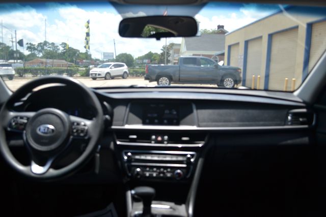 2018 Kia Optima LX - Photo 14