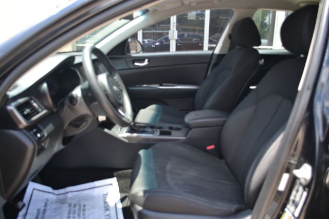 2018 Kia Optima LX - Photo 9