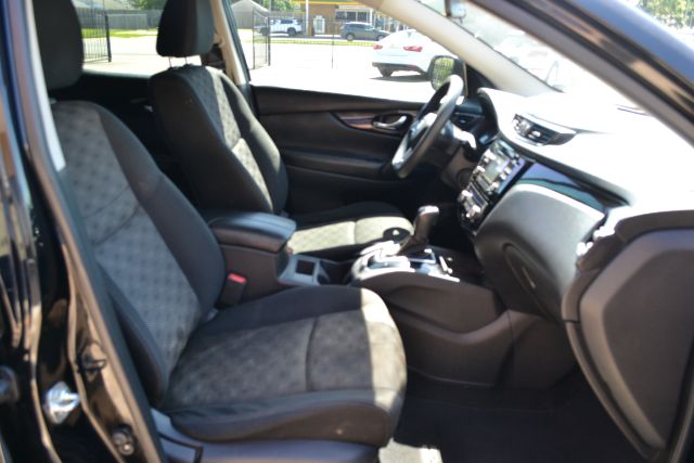 2017 Nissan Rogue Sport SV - Photo 13