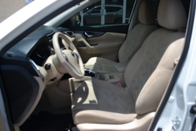 2015 Nissan Rogue SV - Photo 9