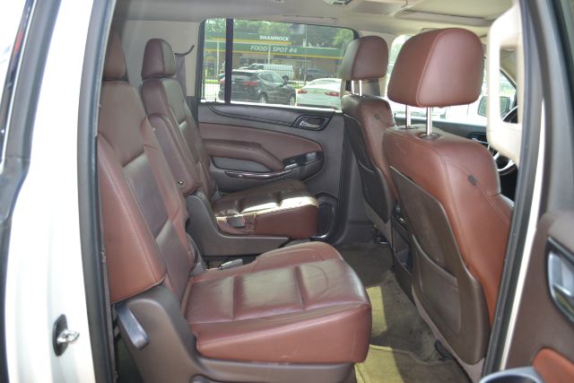 2015 Chevrolet Suburban LTZ - Photo 12