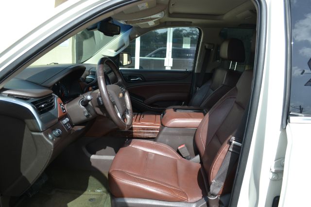 2015 Chevrolet Suburban LTZ - Photo 9