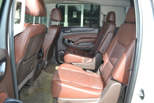 2015 Chevrolet Suburban LTZ - Photo 10
