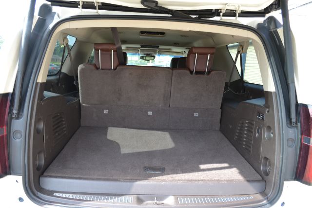 2015 Chevrolet Suburban LTZ - Photo 11